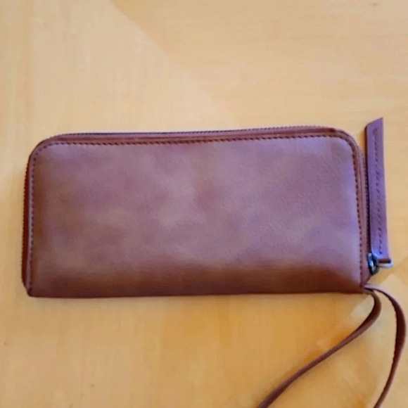 Free People NWOT distressed vegan wallet! - Picture 6 of 8